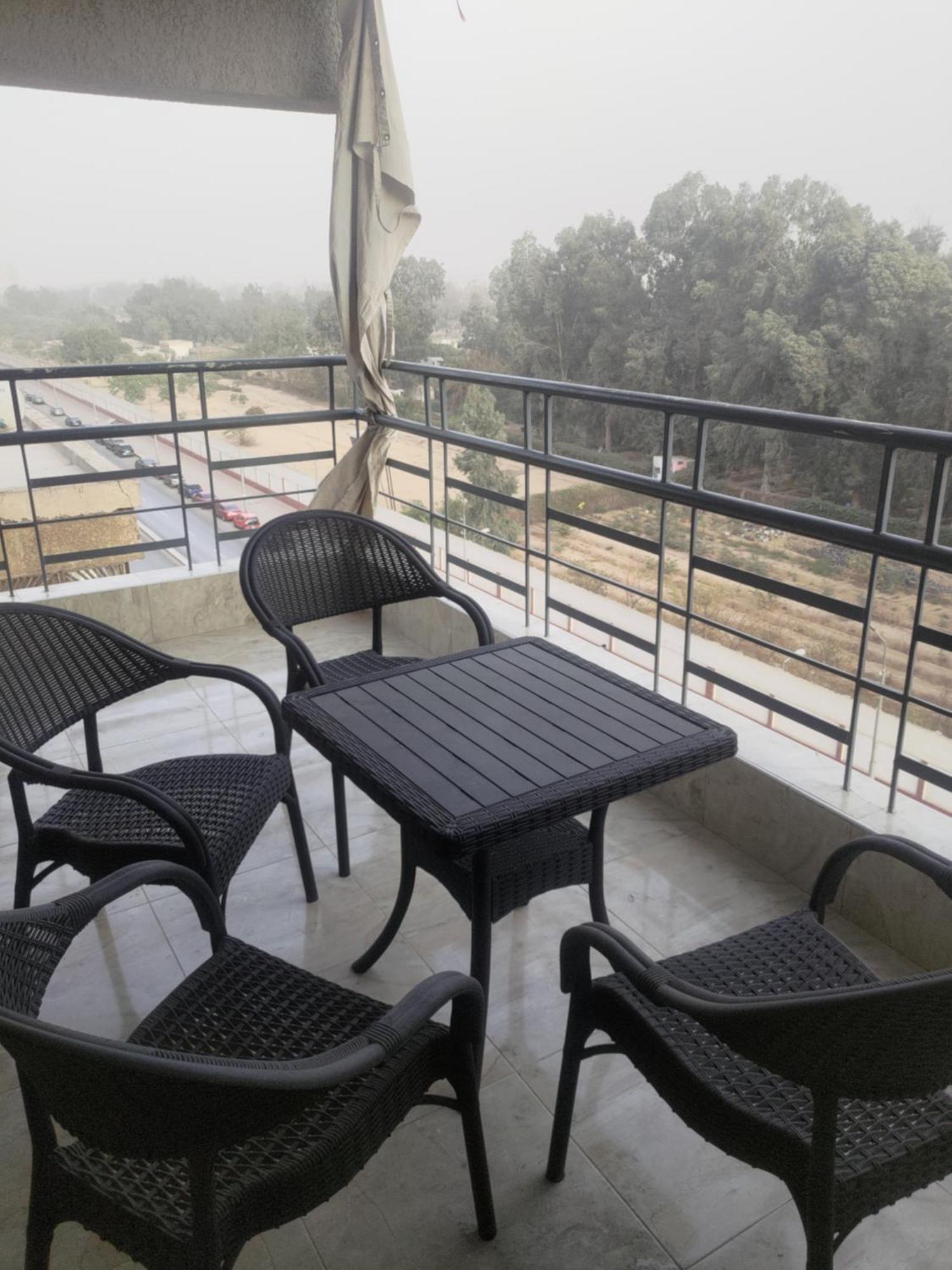 Gem Budget With Ac And Smart Tv, 12minutes From The Airport Please Only Book Through We Can't Offer Outside The App, Please Contact Us Via Phone Number Provided After Confirming Your Booking, So We Check In, Thanks Pensión