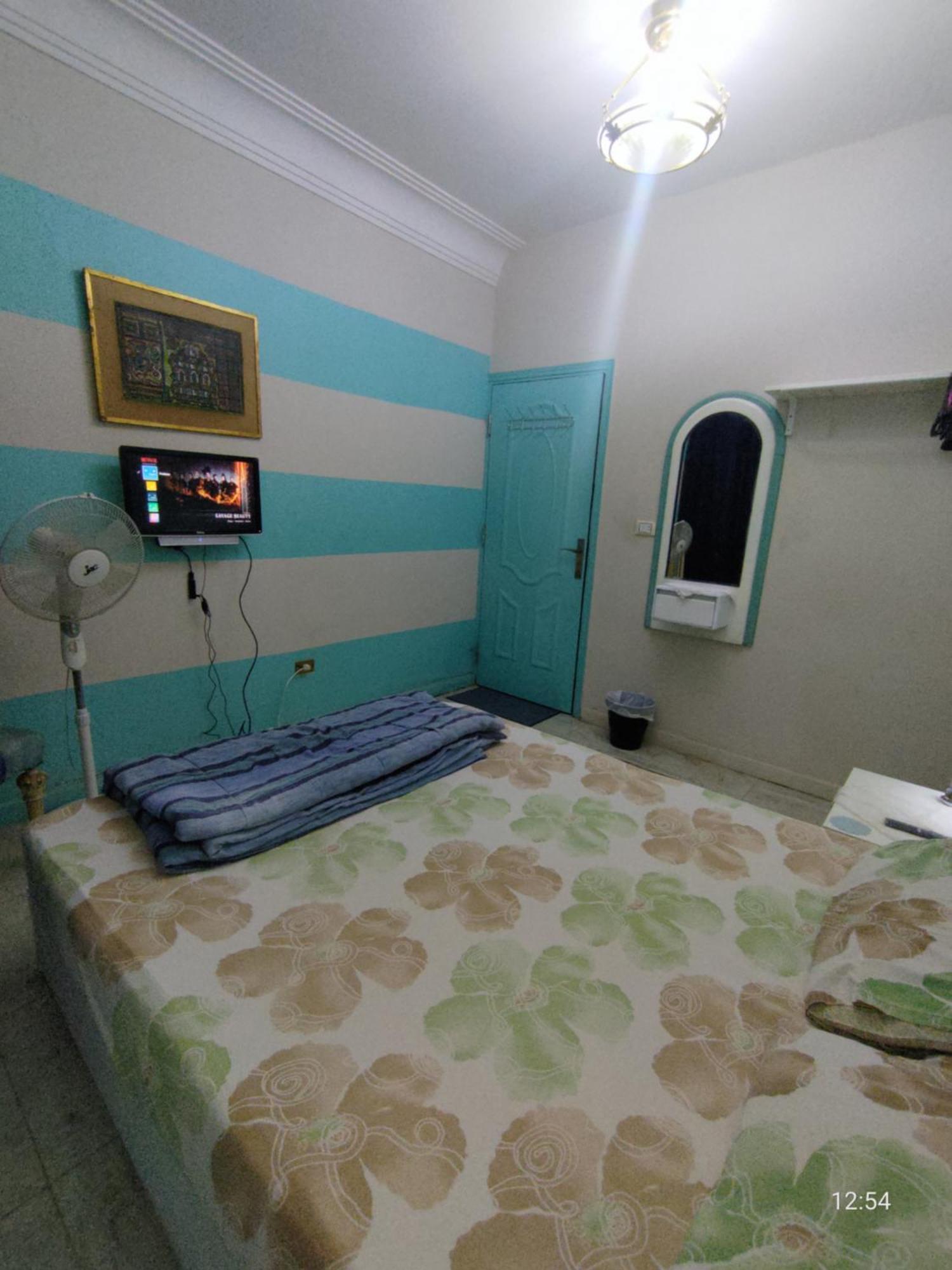 Gem Budget With Ac And Smart Tv, 12minutes From The Airport Please Only Book Through We Can't Offer Outside The App, Please Contact Us Via Phone Number Provided After Confirming Your Booking, So We Check In, Thanks Pensión El Cairo